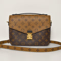 Louis Vuitton Pochette Metis Reverse