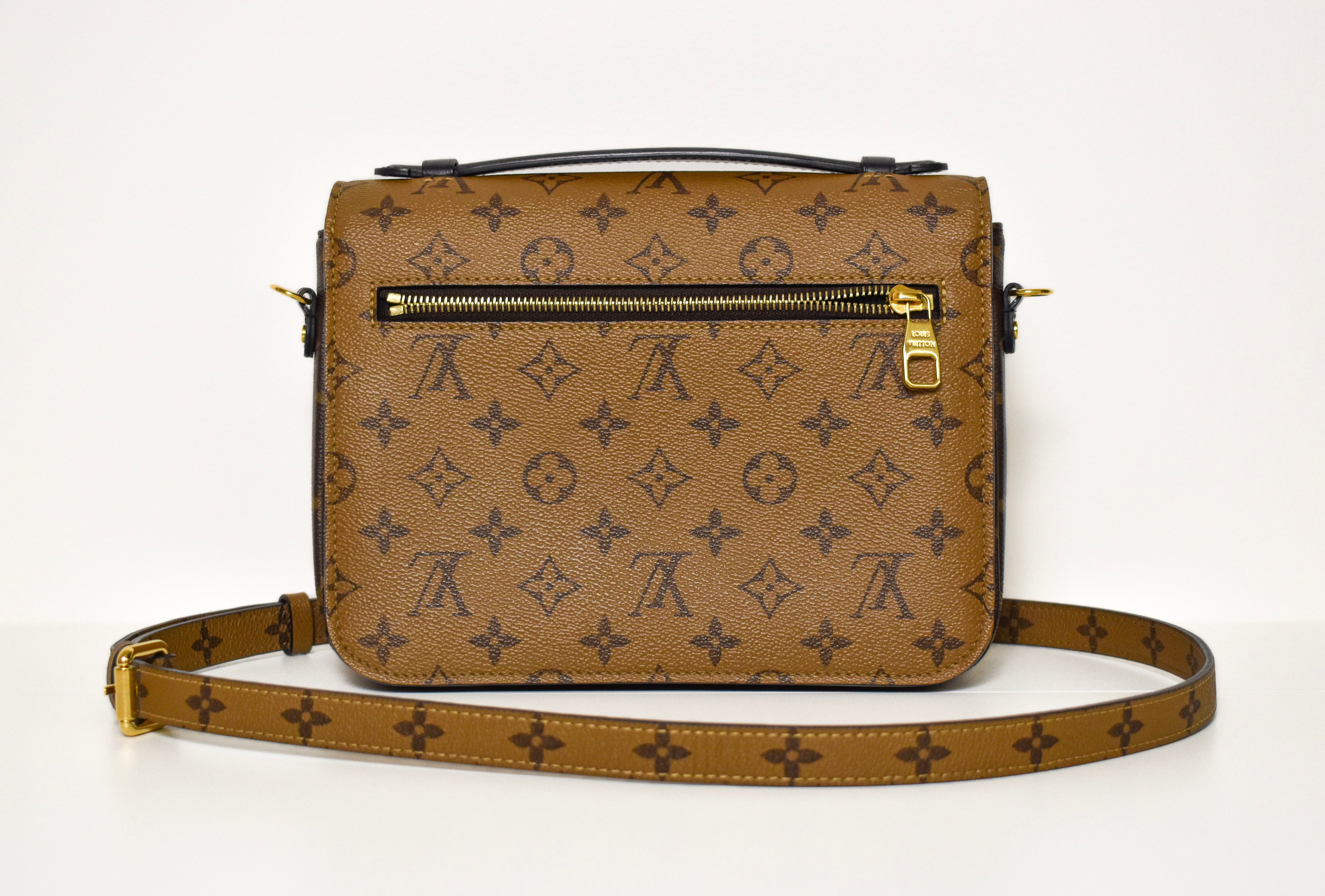 Louis Vuitton Pochette Metis Reverse